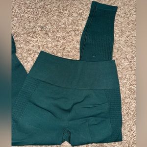 Lululemon size 6 Spruce Green tights
